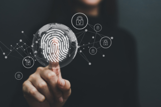 Arqdigital LTDA destaca como a segurança digital é essencial para proteger informações sensíveis em sistemas veiculares.