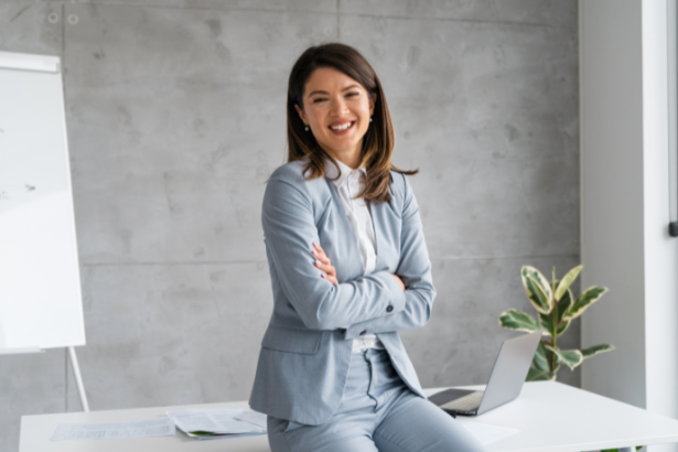 Cristiane Ruon dos Santos explica como o estilo retrô continua inspirando coleções e tendências modernas.