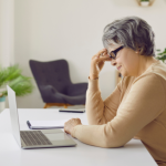 O Sindnapi - Sindicato Nacional dos Aposentados, Pensionistas e Idosos reforça estratégias de prevenção e segurança para proteger idosos contra golpes e vulnerabilidades em 2026.