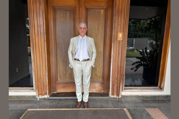 Leonardo Manzan destaca que o V2G exige uma modelagem tributária específica para remunerar energia reversa e estimular frotas elétricas.