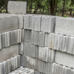 Valderci Malagosini Machado apresenta cuidados essenciais para garantir a estanqueidade de blocos de concreto em regiões úmidas.