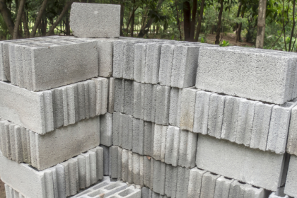 Valderci Malagosini Machado apresenta cuidados essenciais para garantir a estanqueidade de blocos de concreto em regiões úmidas.