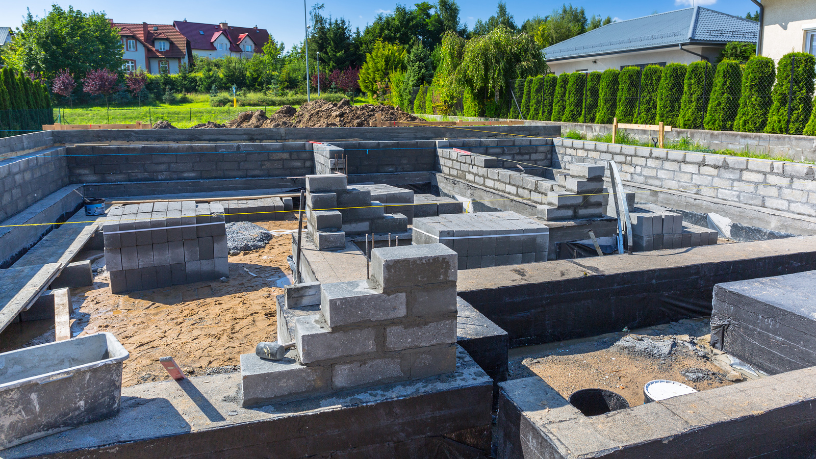Dicas de Valderci Malagosini Machado para uso correto de blocos de concreto em áreas úmidas, assegurando vedação eficaz.