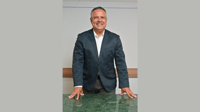 Elmar Juan Passos Varjão Bomfim destaca o papel da engenharia na construção de cidades inteligentes que equilibram tecnologia, mobilidade e adaptação às mudanças.