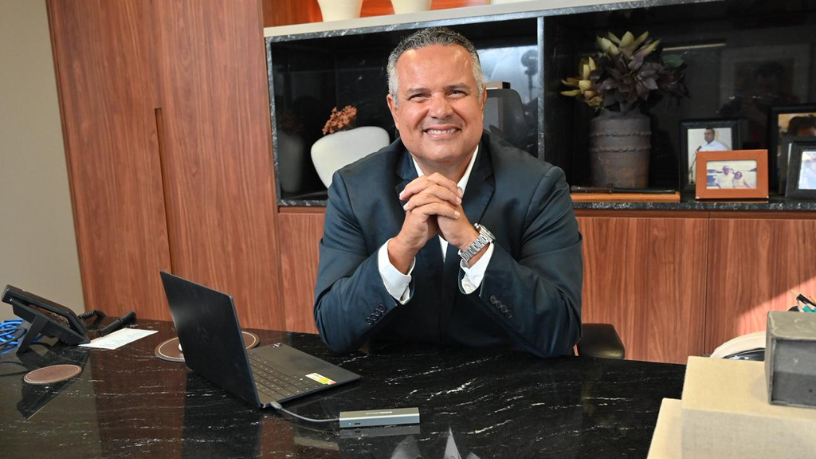 Elmar Juan Passos Varjão Bomfim mostra como engenharia e cidades inteligentes respondem às demandas de conectividade, mobilidade e resiliência urbana.