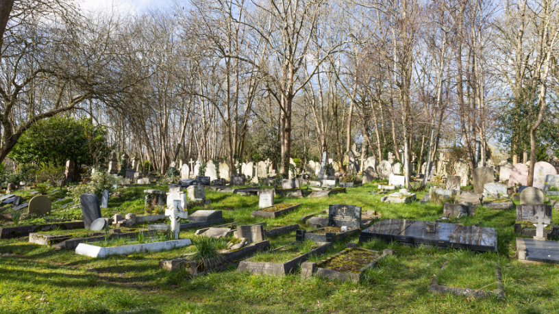 Cemitérios históricos e sua gestão museológica abordados por Tiago Oliva Schietti.