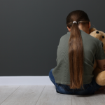 Violência contra criança em SP: agressão brutal reacende debate sobre proteção infantil no Brasil