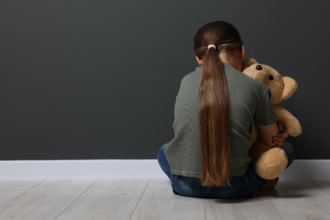 Violência contra criança em SP: agressão brutal reacende debate sobre proteção infantil no Brasil