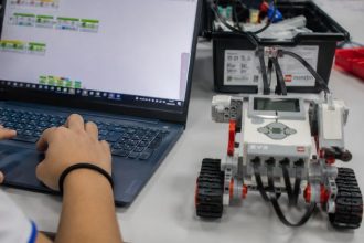 O impacto da robótica nas escolas e o desenvolvimento da educação tecnológica em Ribeirão Preto