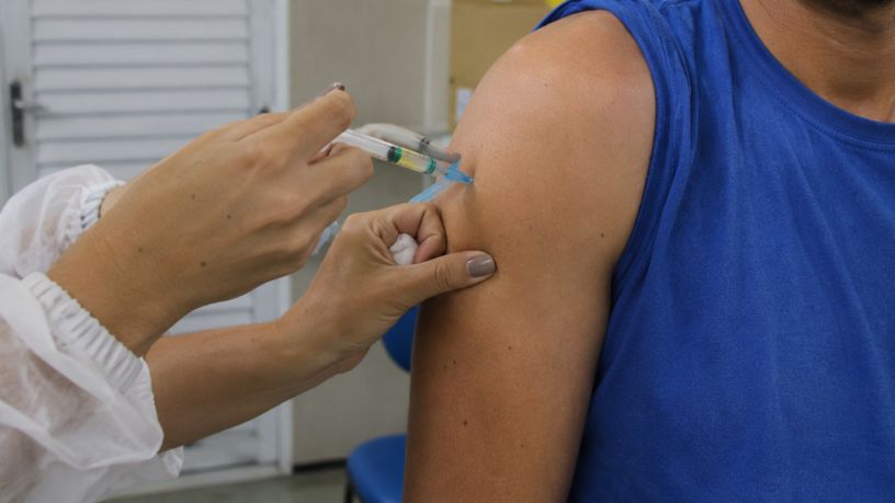 O impacto da ampliação da vacina contra a gripe em São Paulo na contenção de surtos sazonais